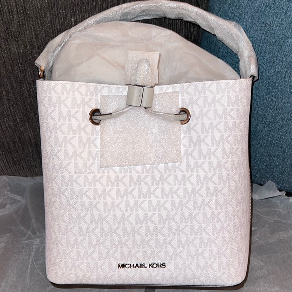 MICHAEL KORS SURI MEDIUM BUCKET BAG - Picture 9 of 11